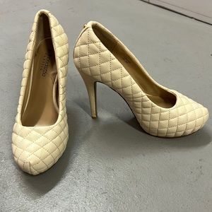 (2/$25)Cream quilted heels